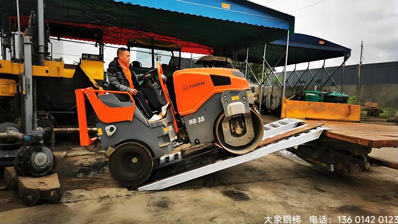 延庆“铝”行安全，稳收每一粒——收割机铝合金爬梯安全使用全攻略